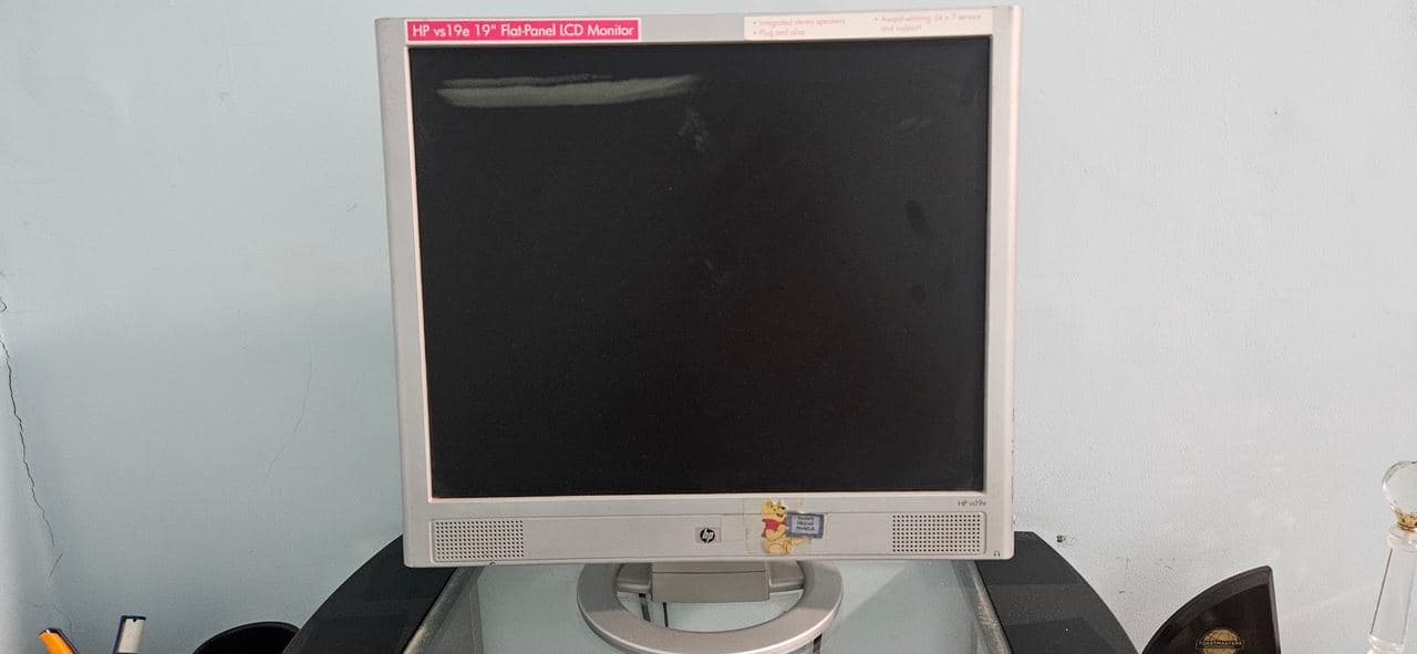 HP Desktop Computer with HP VS19E Monitor, Keyboard & Mouse — photo 1